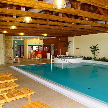 Wellness Hotel Happy Star Hnanice  Exterior foto