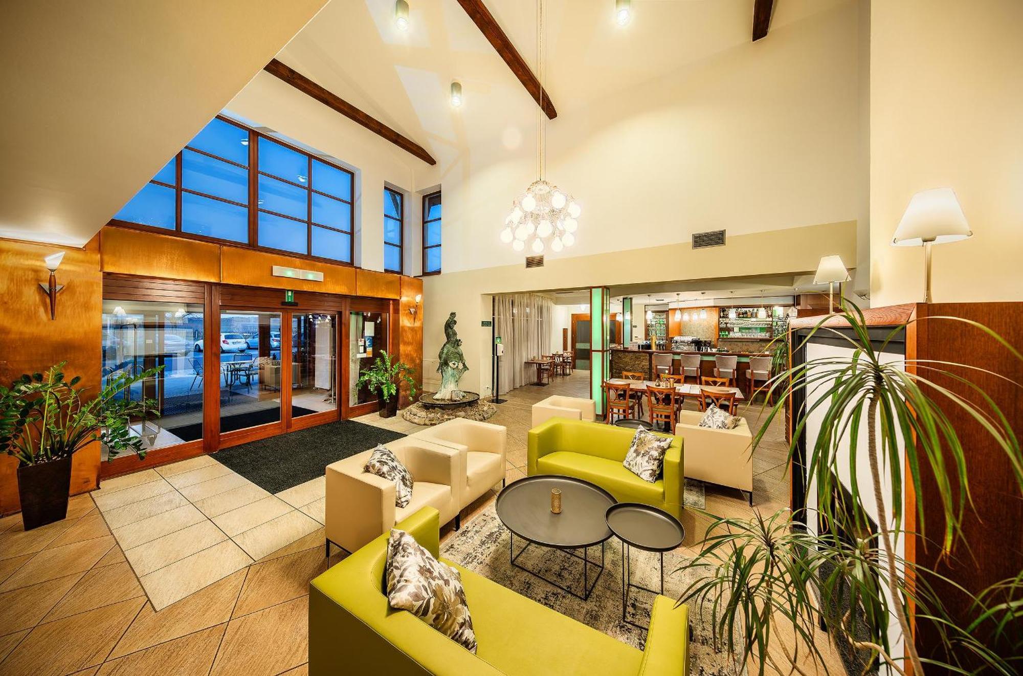 Wellness Hotel Happy Star Hnanice  Exterior foto