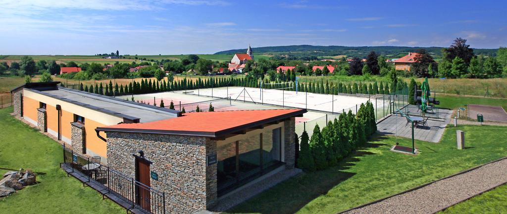 Wellness Hotel Happy Star Hnanice  Exterior foto