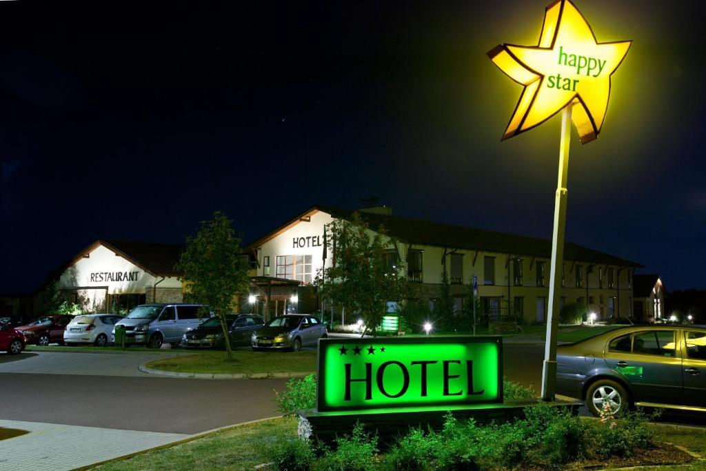 Wellness Hotel Happy Star Hnanice  Exterior foto
