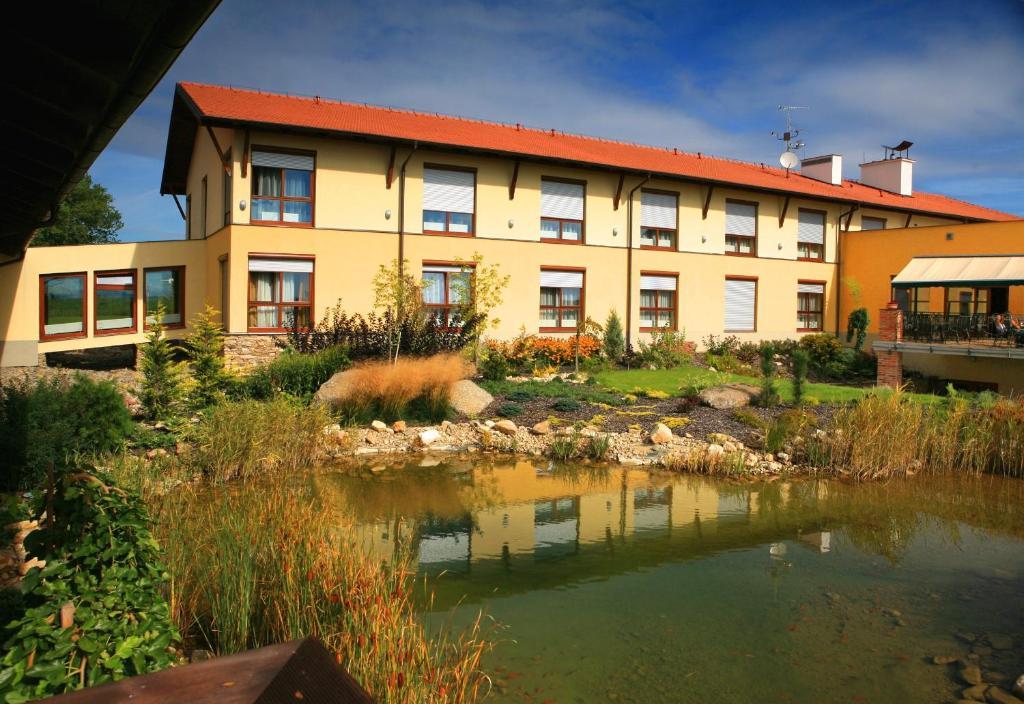 Wellness Hotel Happy Star Hnanice  Exterior foto