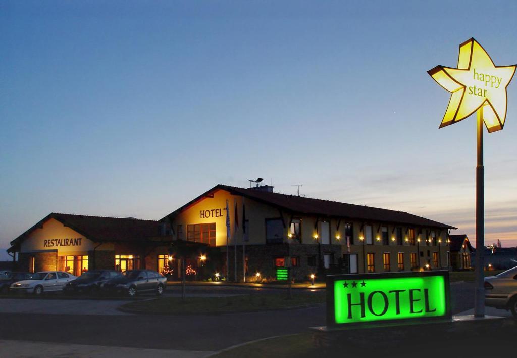 Wellness Hotel Happy Star Hnanice  Exterior foto